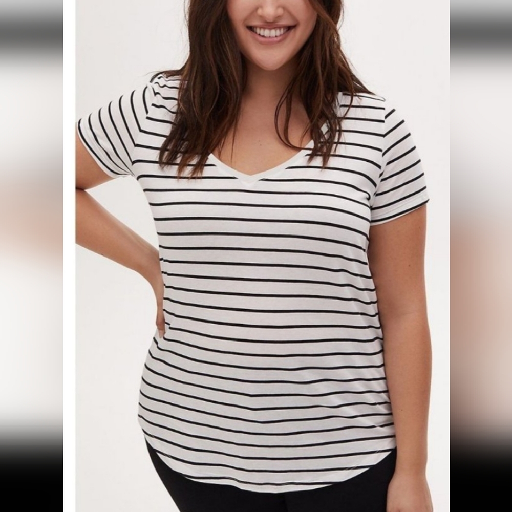Torrid Classic Fit Tshirt Plus Size 5x White Stripe